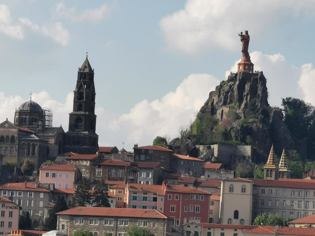 Chambre Privee Dans Appart Partage, Centre Ville, Avec Vue Sur Les Monuments Le Puy-en-Velay Exteriér fotografie